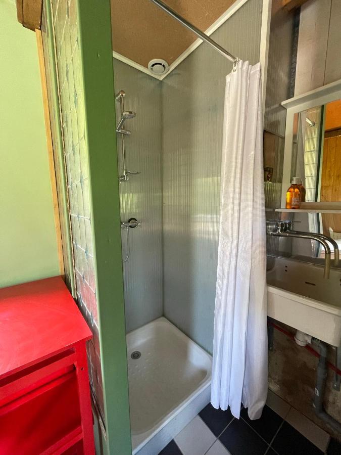Jolie Cabane Avec Jacuzzi Pour Les Amoureux De La Nature Tullins Esterno foto