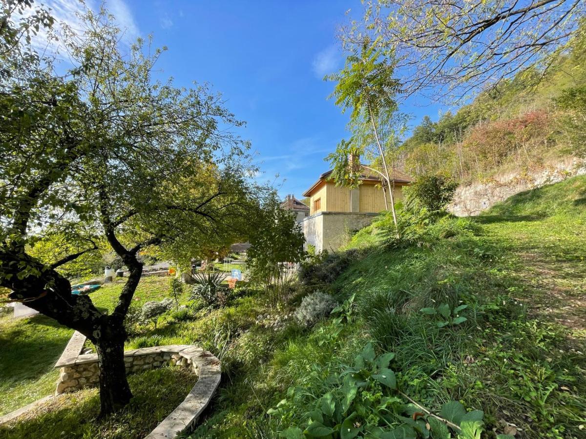 Jolie Cabane Avec Jacuzzi Pour Les Amoureux De La Nature Tullins Esterno foto