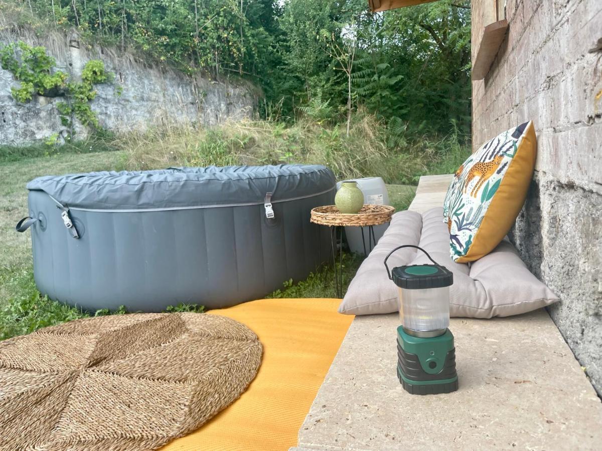 Jolie Cabane Avec Jacuzzi Pour Les Amoureux De La Nature Tullins Esterno foto