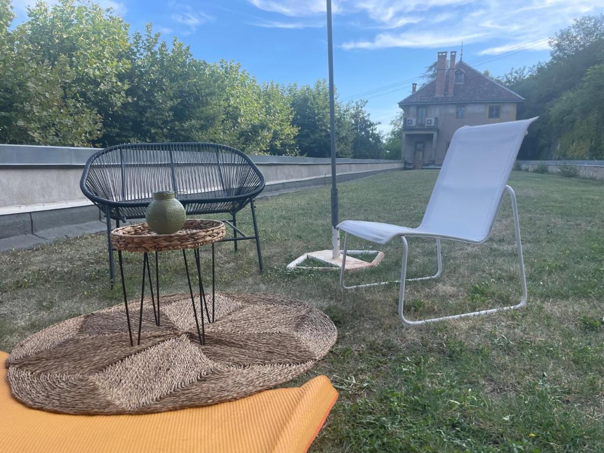 Jolie Cabane Avec Jacuzzi Pour Les Amoureux De La Nature Tullins Esterno foto