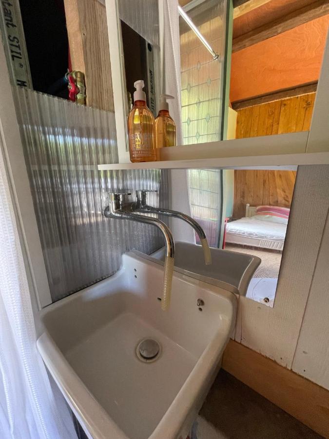 Jolie Cabane Avec Jacuzzi Pour Les Amoureux De La Nature Tullins Esterno foto