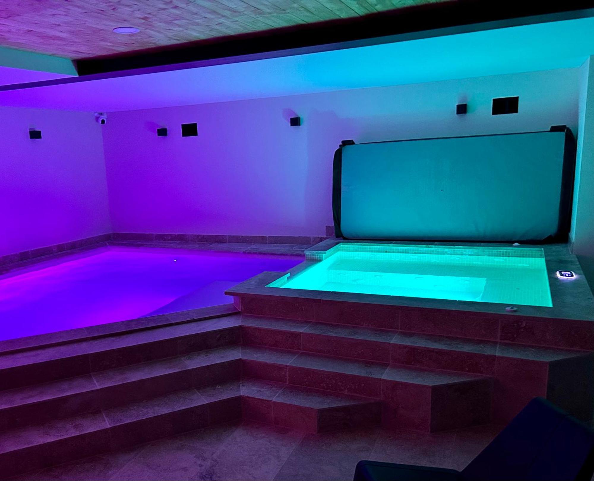 Jolie Cabane Avec Jacuzzi Pour Les Amoureux De La Nature Tullins Esterno foto